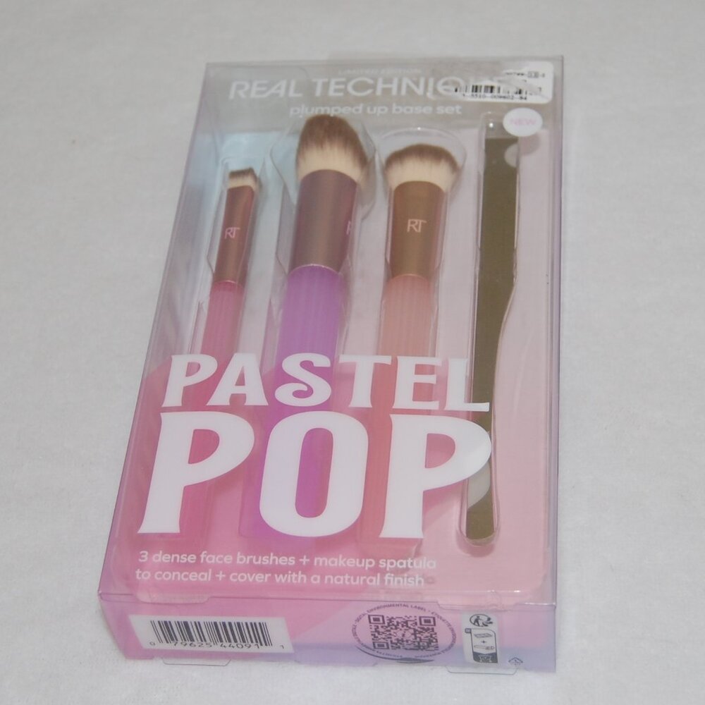 NIB The Real Techniques Pastel Pop Plumped Up Base Set